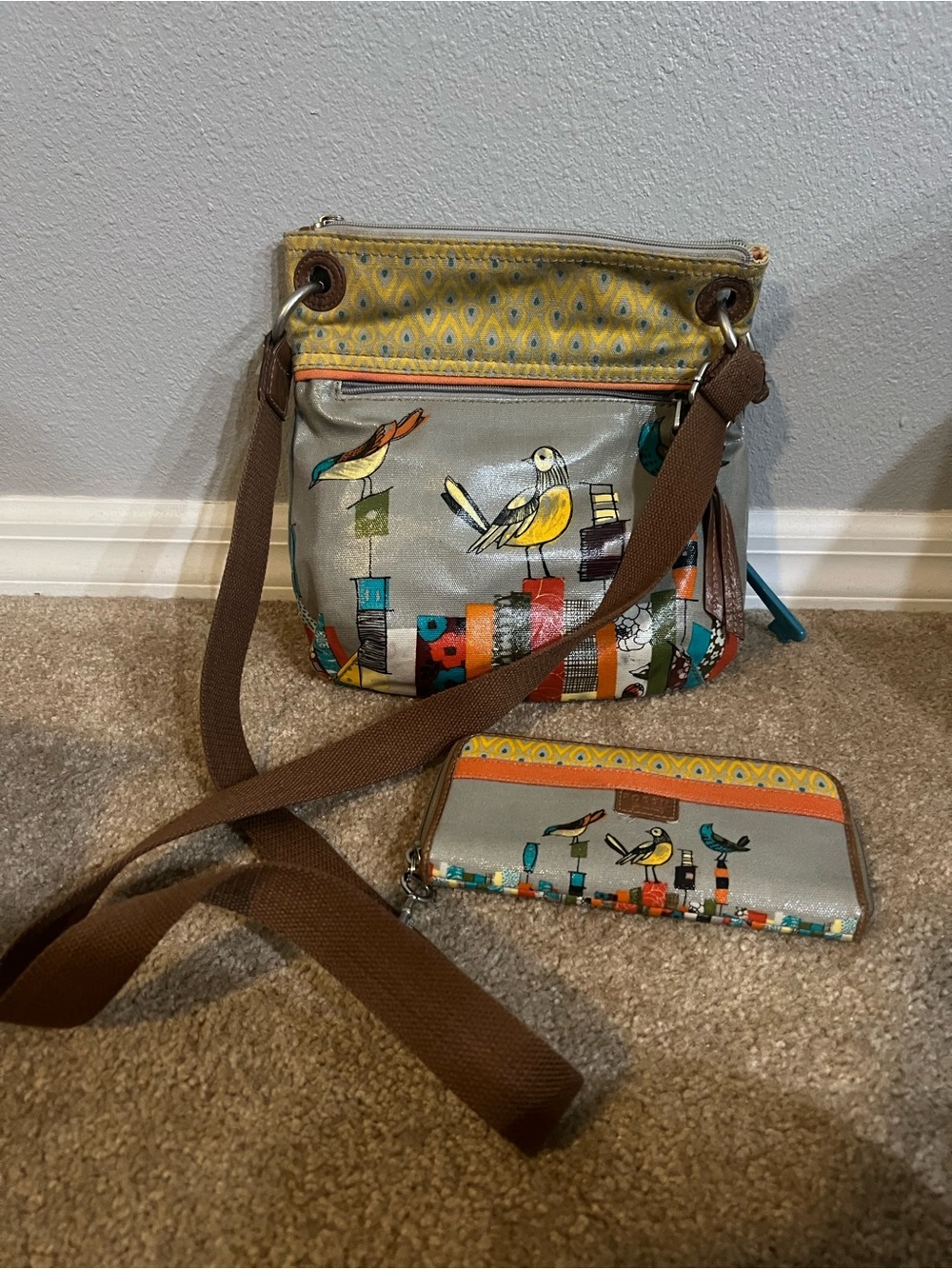 Fossil Key-Per Bird Bldgs Print Crossbody Bag and Wallet Set - Yellow/Gray